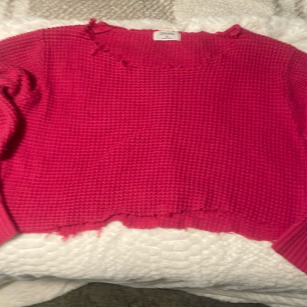 this is a XL zenana crop top in hot pink off the shoulder